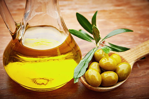 تصویر 2 از روغن زیتون اکسیر با کیفیت بالا و بافت سبک مناسب مصرف روزانه